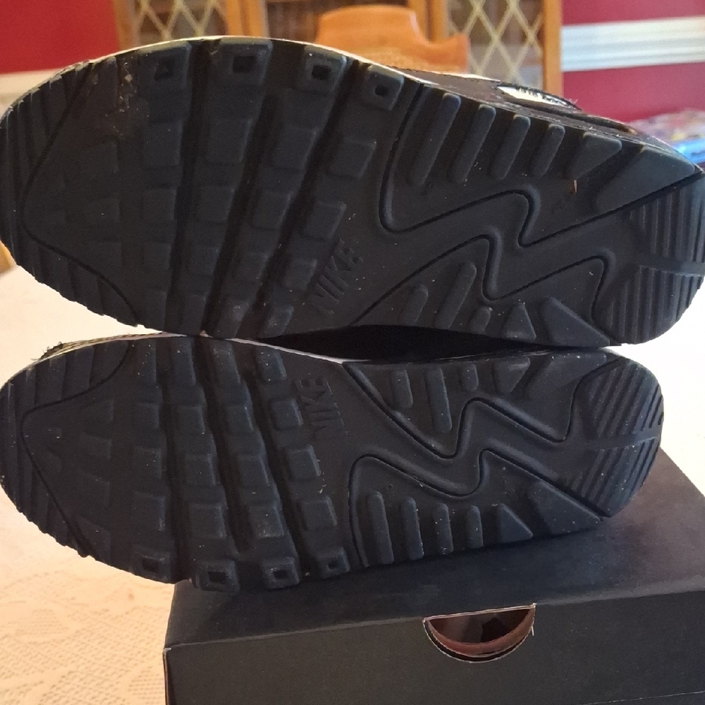 Nike Kids Black and White Sneakers - Picture 4 of 5